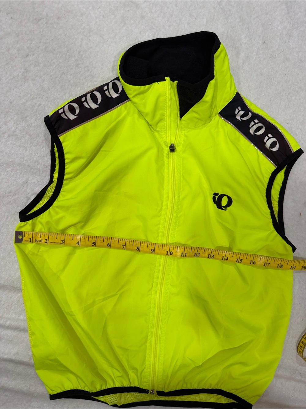 Pearl Izumi Neon Yellow and Black Cycling Vest - Picture 6 of 7